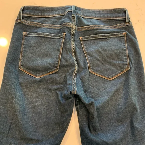 A&F Mid-Rise Super Skinny Distressed Jeans, Size 6 - Picture 5 of 8